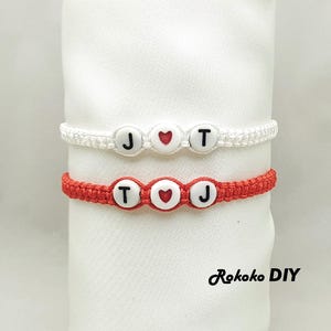 Initial Herz Makramee Custom Set Armband: Personalisierte geknotete einstellbare Unisex Partner Freund String Schmuck