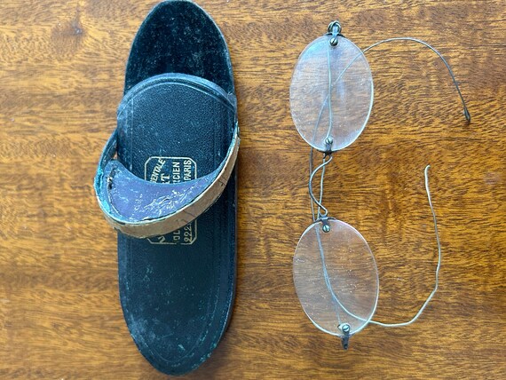 Spectacles with Leather case - image 2