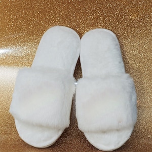 Fluffy Slippers | quinceañera gift