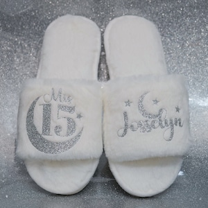 Quinceaňa Geschenk, personalisierte flauschige Hausschuhe für Quinceanera, Mond und Stern, Mis Quince Hausschuhe, Geburtstagsgeschenke, personalisierte Geschenke,