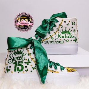 Smaragdgrün und Gold personalisierte Quinceaňa High Top Sneakers, Bonbon 15 Geburtstagsgeschenk, benutzerdefinierte Quince Schuhe, Quinceaňa Geschenke