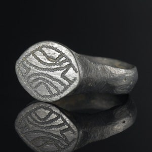 Artefacto de bronce original Anillo antiguo grabado auténtico Anillo de sello islámico temprano en forma de almendra Anillo antiguo genuino Anillo de sello medieval