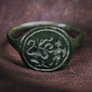 Anillo de bronce medieval de guerrero, joyería vintage, anillo antiguo único, anillo de sello antiguo grabado, joyería antigua auténtica, anillo único antiguo para hombre
