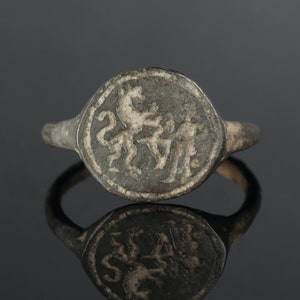 Anillo de guerrero medieval / Bestia contra arquero / Anillo antiguo único grabado / Anillo antiguo auténtico / Artefacto antiguo / Anillo antiguo de hombre /