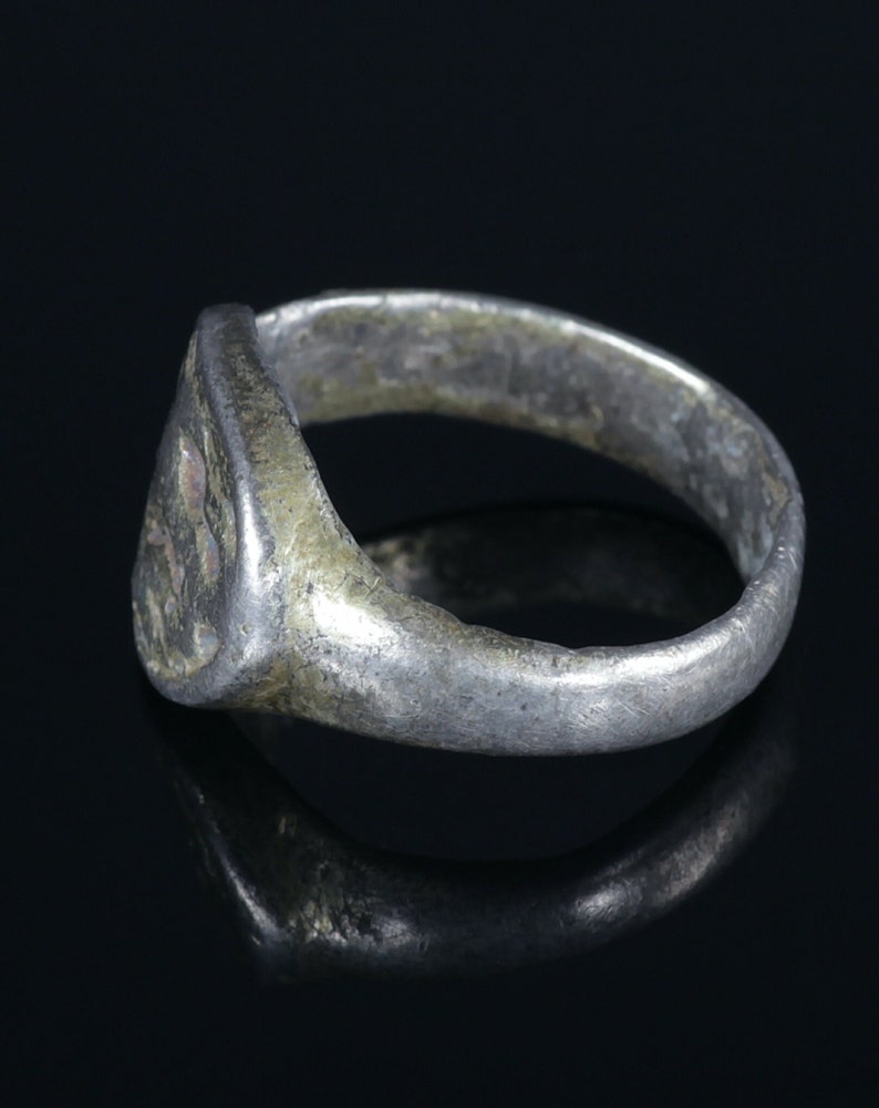 Ancient Engraved Signet Ring Beast Head to the Left Unique Ancient ...