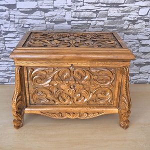 Hand-Carved Walnut Wooden Chest - Intricate Floral Design, Vintage Style Storage Box, Jewelry Organizer, Keepsake Chest