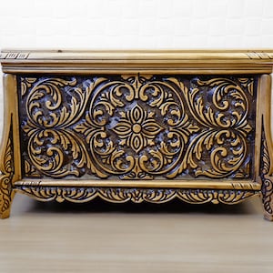Großer handgeschnitzter Couchtisch aus Kiefernholz - Vintage Mid Century Style, dekorative Deckentruhe, perfektes Einweihungsgeschenk oder Hochzeitsgeschenk