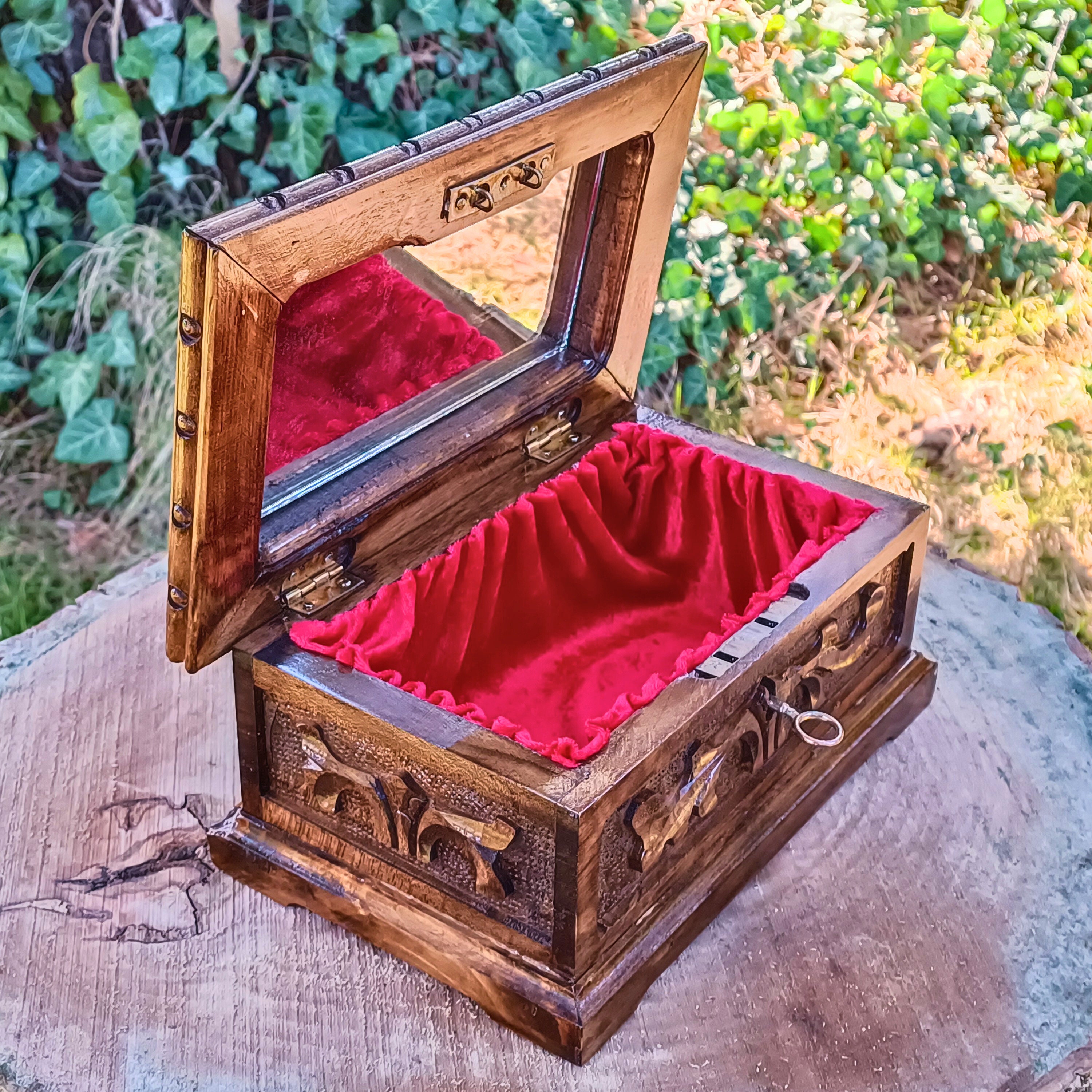 Small Handmade Cedar Box - Jewelry Box – taylorsvillecrate