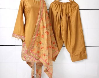 Embroidered Crepe Silk Salwar Kameez: Pakistani Wedding Outfit