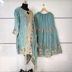 Pakistanischer Designer 3-teiliger bestickter kastanienbrauner Salwar Kameez mit Dupatta-Ausschnitt-Musteranzug, Salwar Kameez, Hochzeit Sharara, pakistanische Anzug