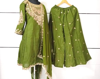 Salwar Kameez ricamato Mehndi: abito Sharara in seta crêpe francese
