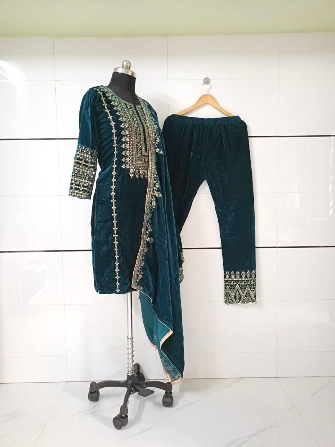 Pakistani Designer Zari Embroidered 3 Pc Blue Velvet Straight Kurta ...