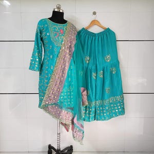 Ausgefallene Designer schwer gestickte Reihenfolge Salwar Kameez mit schwerem Netz Dupatta, indischer Salwar Kameez, Hochzeit Sharara, pakistanische Anzug Eid