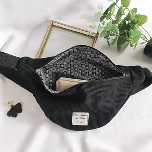 Sac banane velours côtelé noir avec doublure fantaisie noir et blanche