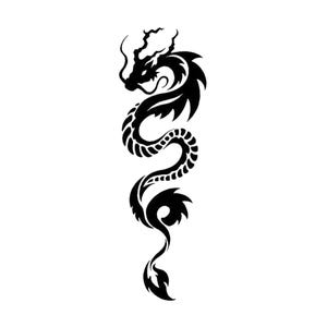 Può includere: Silhouette in bianco e nero di un drago stilizzato con dettagli intricati. Il drago è arrotolato a spirale con la testa rivolta in avanti.