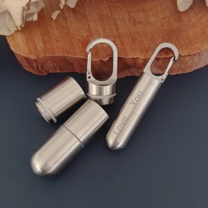Boîte à pilules de voyage EDC, 3 étages, porte-clés en métal, mini boîte à pilules étanche, étui à pilules pendentif porte-clés, pot à pilules étanche