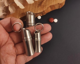 Pot pour pilules, pendentif porte-clés, étui à pilules en métal, porte-clés, forme de bambou, mini boîte à pilules étanche, pot à pilules étanche,