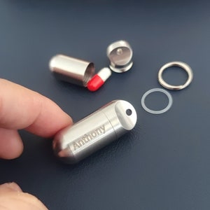 Boîte à pilules personnalisée économiseur de coeur, boîte à pilules étanche EDC, mini boîte à pilules extérieure personnalisée, porte-clés pendentif
