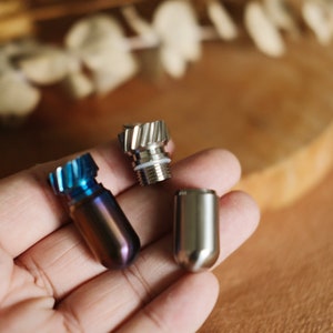 Pendentif porte-clés 100 % titane, étui à pilules en métal, mini boîte à pilules étanche, pot à pilules étanche