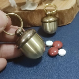 Creative acorn keychain, Necklace pendant, Brass metal bottle, Multifunctional waterproof medicine bottle, Pendant keychain,Acorn pill jar