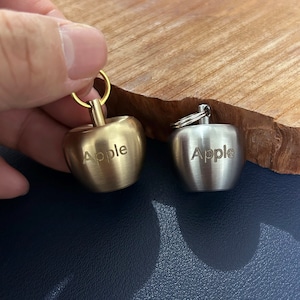 Boîtes à pilules personnalisées, boîtes à pilules en métal imperméables en forme de pomme, porte-clés créatif, collier pendentif, mini porte-clés pendentif en acier inoxydable pomme