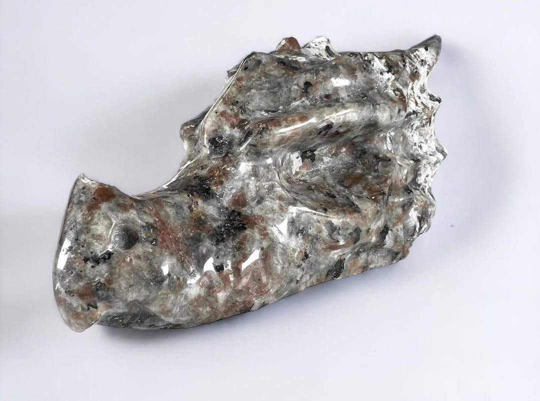 580g Firework Garnet Crystal Dragon Head