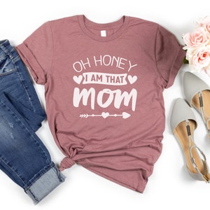Oh honey I am that Mom Short Sleeve Tee / Mother&#39;s Day Tshirt / Momma Shirt / Trendy Gift for Mom / Mother&#39;s Day Gift Idea