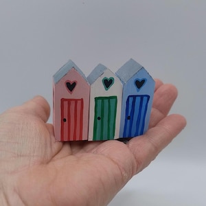 Handbemalte Miniatur Strandhütten aus Holz