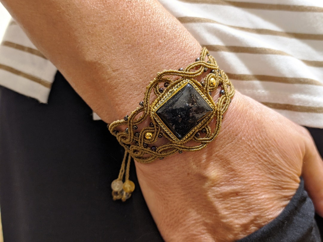 Celtic Knot Macrame Bracelet With Larviquita or Black Etsy