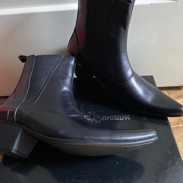 deadstock vintage style black leather pointed toe Chelsea boots