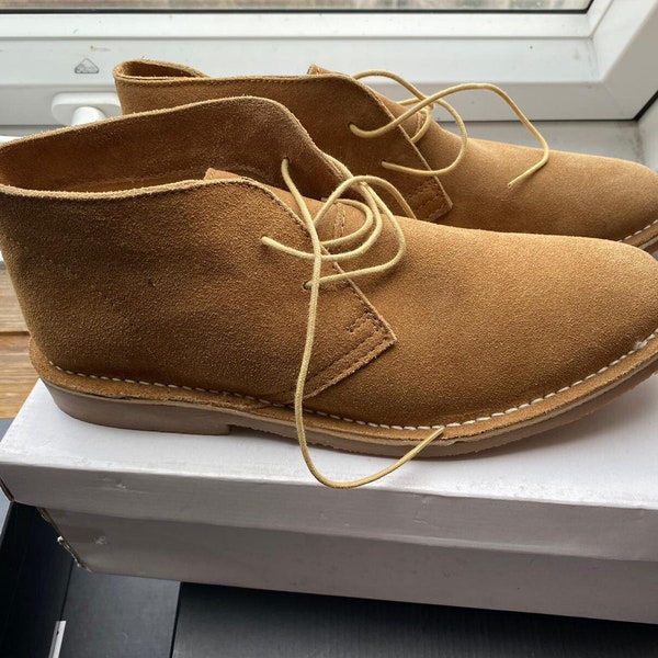 Desert boots pour hommes en daim marron clair à lacets