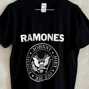 vintage 70s style 2000s punk rocker Ramones short sleeve black cotton men&#39;s t-shirt