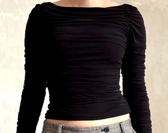 vintage Norma Kamali zwarte gedrapeerde top — boothals, lange mouwen, maat XS