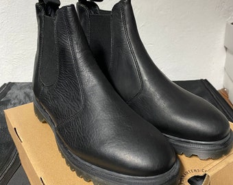 deadstock Dr. Martens black leather Chelsea boots 2976 Inuck