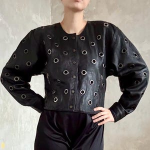 vintage 80s edgy punk rock chic black leather grommet cropped biker jacket