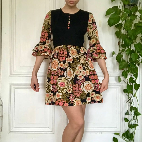 mini vestido vintage de terciopelo floral psicodélico hippie de los años 60 y 70