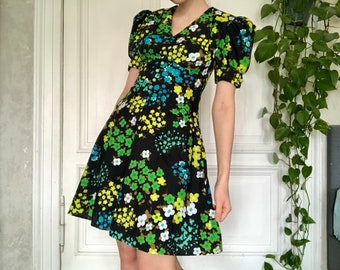 vintage 60s 70s mod hippie black & green floral collared mini dress