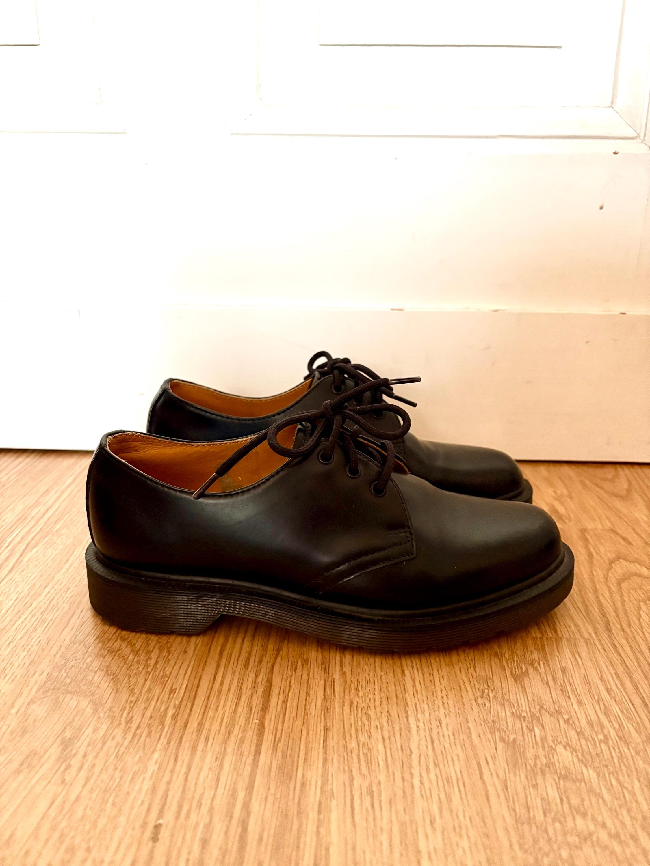 Dr. Martens Black Leather Lace up Shoes — Vintage Style Mono 