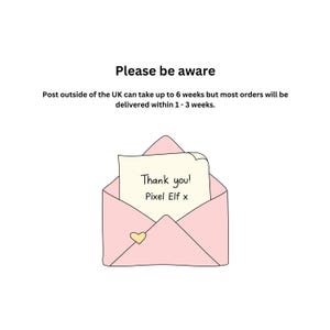 Puede incluir: Un sobre rosa con una nota escrita a mano que dice "&iexcl;Gracias! Pixel Elf x". El sobre tiene un peque&ntilde;o coraz&oacute;n dorado en la parte delantera.