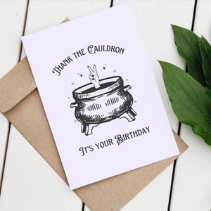 Remerciez le chaudron, c'est votre anniversaire - livre carte d'anniversaire - carte rat de bibliothèque - romantisme - Booktok - carte inspirée d'un acotar