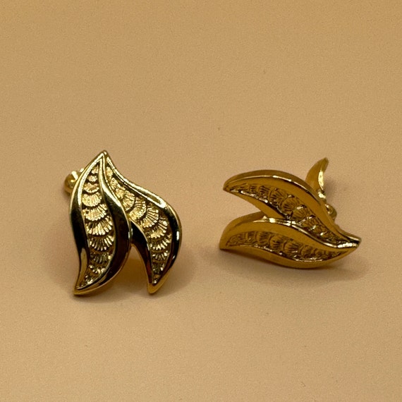 Vintage Double Leaf Gold Tone Clip Earrings Monet 