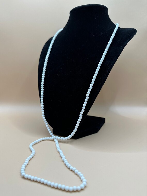 Vintage White/Milk Glass Beads Necklace Choker Br… - image 5