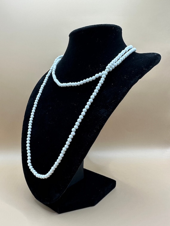 Vintage White/Milk Glass Beads Necklace Choker Br… - image 3