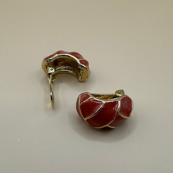 Vintage Coral Enamel Gold Tone Clip Earrings Mid-… - image 3