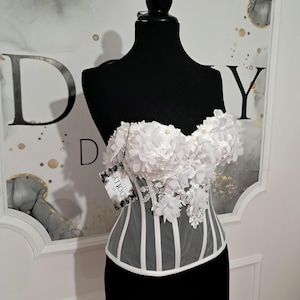 Romantic Lace Corset Top with 3D Flowers – Bridal White Bustier for Weddings & Events – Handmade Luxury for Bridal or Special Occasions