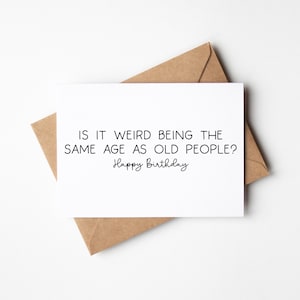 Carte d'anniversaire amusante - Est-ce étrange d'avoir le même âge que les personnes âgées ? Joyeux anniversaire - carte du 50e anniversaire, carte d'anniversaire sarcastique