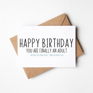 Carte d'anniversaire drôle - joyeux anniversaire. Vous êtes enfin un adulte (mais pas comme un vrai adulte. Plus comme un adulte) - Carte d'anniversaire pour frère et sœur