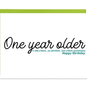 Carte d’anniversaire amusante pour ami - Un an de plus et toujours une salope ... une vieille chienne... mais une chienne quand même - Carte de vœux de chienne d’anniversaire