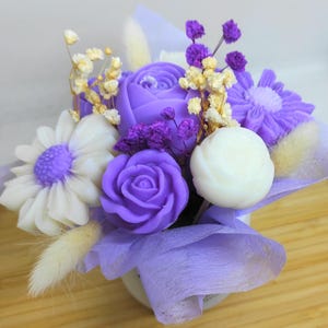 Bouquet of lavender-scented fondants