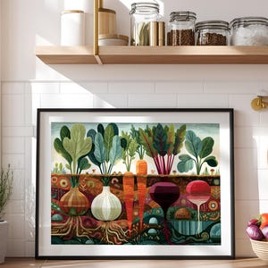 Pode incluir: Uma impressão de arte de parede horizontal emoldurada apresentando uma ilustração em corte transversal de uma camada de solo de jardim com vários vegetais, incluindo cebolas, cenouras e beterrabas. A obra exibe folhas verdes vibrantes acima do solo e sistemas radiculares detalhados abaixo, contra um fundo subterrâneo colorido e estampado.